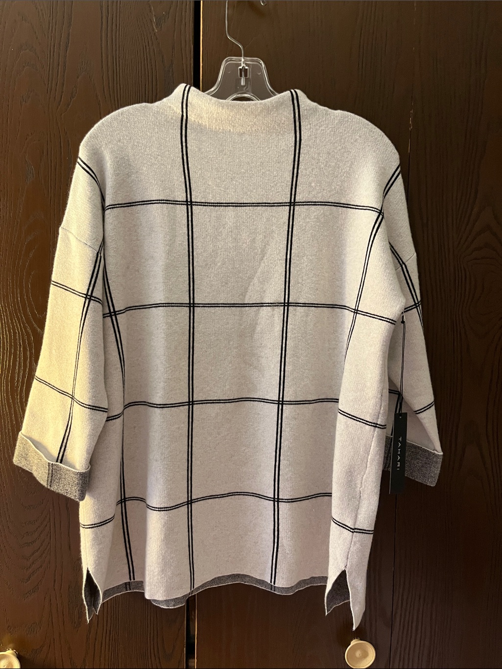 Tahari 3/4 Sleeved Sweater Top. Size Xl. Nwt